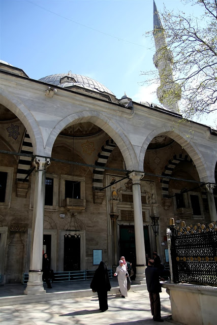 istanbul-eyup-sultan-cami-mosque-avlu